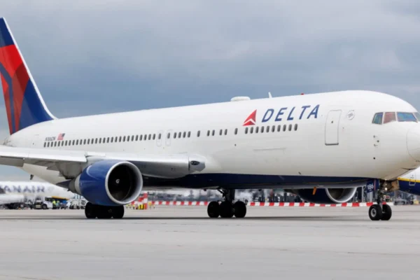 Delta Flight DL275 Diverted LAX Baddiehubpro.com